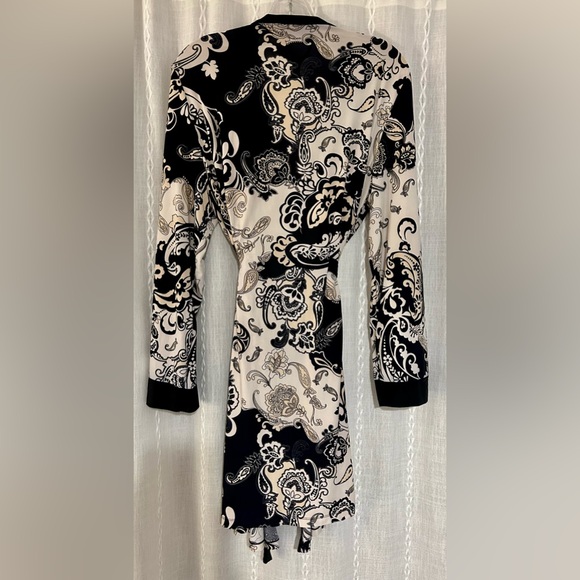 Linea Donatella, satin robe. Sz L/XL - Picture 7 of 13